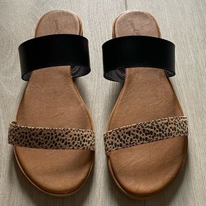 Universal Threads sandals